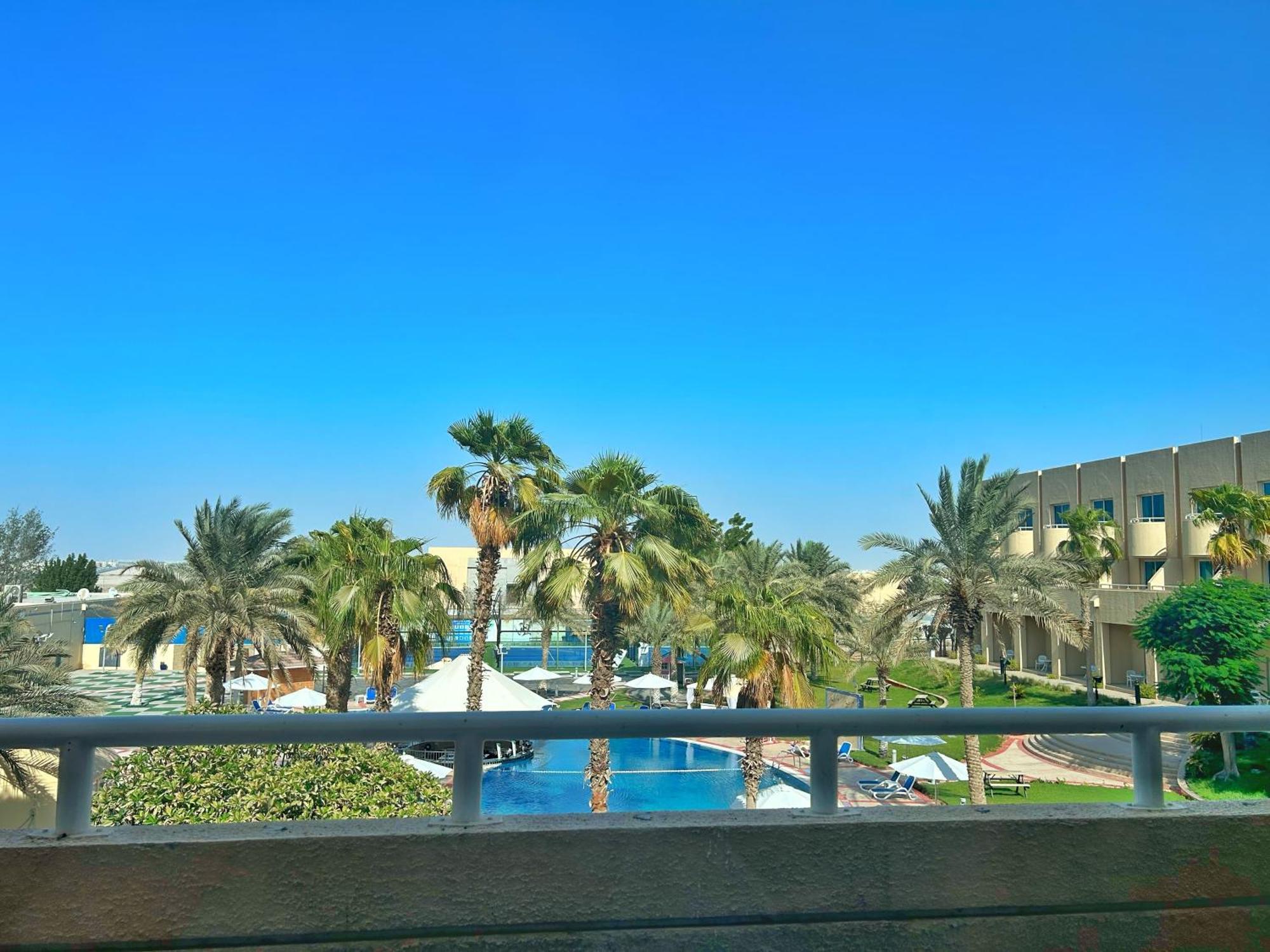 Metropolitan Al Mafraq Hotel Abu Dhabi Exterior photo